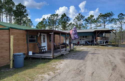 DeLand Cabine | Bass Lake cabin-Sleeps 8