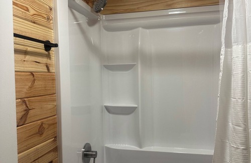 Stevenson Cabine | Bassmasters - Cozy 1-bedroom cabin with WiFi, AC in fabulous Stevenson