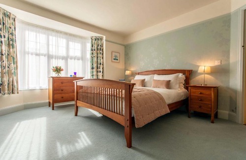 Bath Maison | Bath City Haven with Free Parking