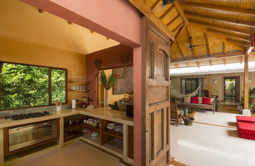 Playa Hermosa Cobano Villa | Batik, un rêve de luxe balinaise Beach Villa
