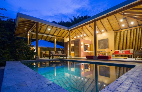 Playa Hermosa Cobano Villa | Batik, un rêve de luxe balinaise Beach Villa
