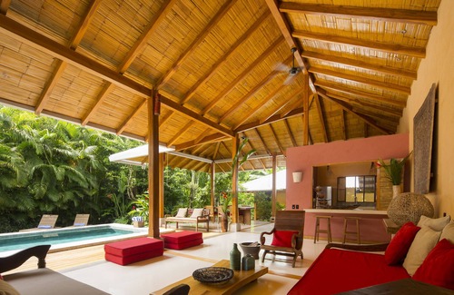 Playa Hermosa Cobano Villa | Batik, un rêve de luxe balinaise Beach Villa