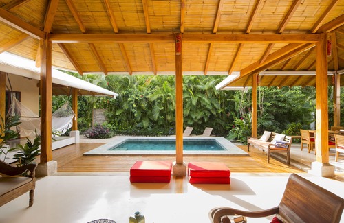 Playa Hermosa Cobano Villa | Batik, un rêve de luxe balinaise Beach Villa