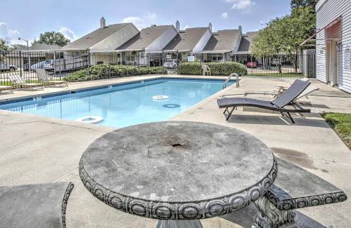 Westminster Maison | Baton Rouge Townhome with Pool Access - 7 Mi to LSU!