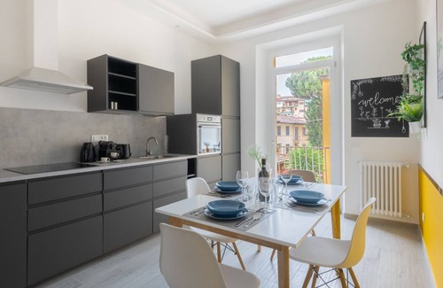 Isolotto Appartement | Batoni Tram Stop, 14 min to the Duomo! - Your urban retreat in a newly renovated modern apartment with free street parking.