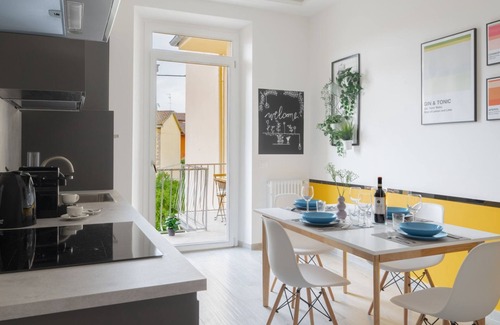 Isolotto Appartement | Batoni Tram Stop, 14 min to the Duomo! - Your urban retreat in a newly renovated modern apartment with free street parking.