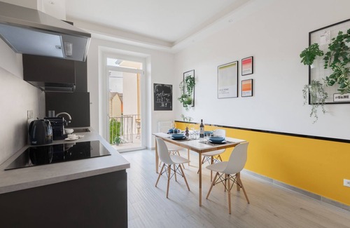 Isolotto Appartement | Batoni Tram Stop, 14 min to the Duomo! - Your urban retreat in a newly renovated modern apartment with free street parking.
