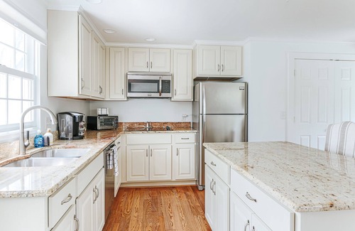 Staunton Maison | Batten Green - Luxury Boutique Inn. Entire Venue! WOW Views!