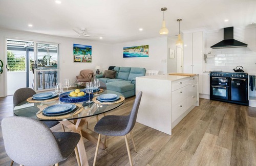 Battery Hill Maison | Battery Hill Pet-Friendly Poolside Paradise