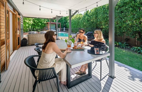 Battery Hill Maison | Battery Hill Pet-Friendly Poolside Paradise