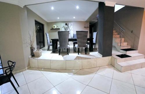 Tshakhuma Cabine | Batuka Damview Lodge