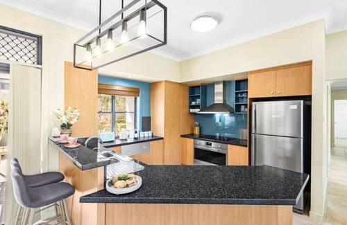 Carindale Maison | Bauhaus Design 5 Bedrooms Home at Carindale