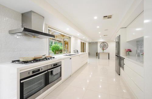 Baulkham Hills Maison | Baulkham Hills 4BR with Pool