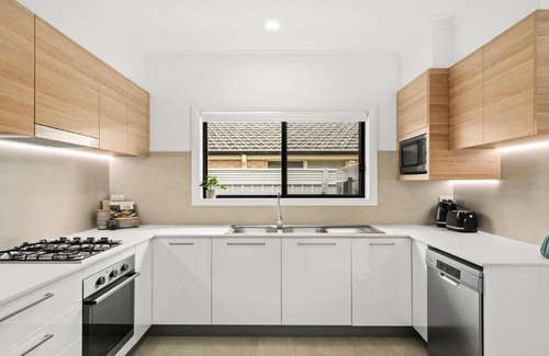 Booker Bay Maison | Bay Bliss U2 Booker Bay -Walk to beach, shops & restaurants