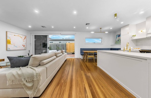Williamstown Maison | Bay breezes, historic charm, and modern luxury -welcome to your perfect retreat.