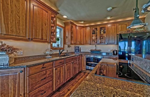 Goshen Maison | "Bay Dream" Avalon - 360 Views - Hot Tub - Roof Deck - Bike To Beach
