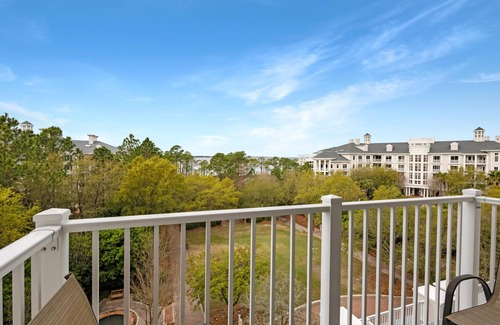 Villa Lago Copropriété | Bay-Facing Studio Gem with Private Balcony and King Bed - Accommodates up to 4 Guests for a Spectacular Stay at Sandestin Golf and Beach Resort!
