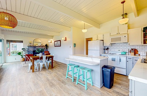 Gig Harbor Maison | Bay-front dog-friendly home on one acre of land with modern interior & W/D