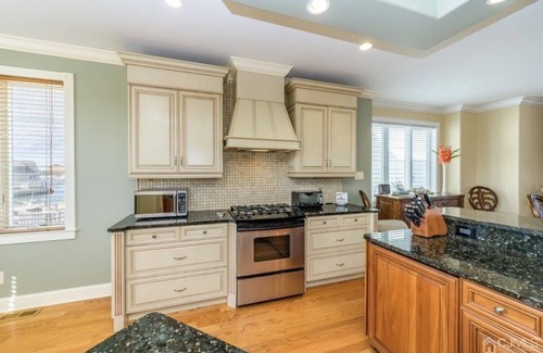 Atlantic City Maison | Bay Front Property with 360 Degree Water Views