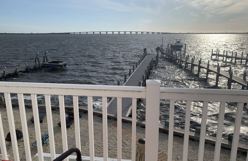 Beach Haven West Maison | Bay front with 120 ‘ pier for swimming, fishing, crabbing . Beautiful Sunrises!