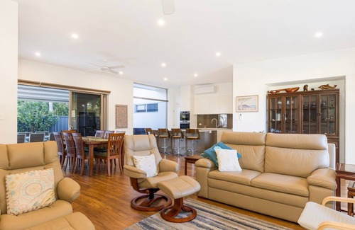 Callala Bay Maison | Bay Gem - Pet Friendly with Spa