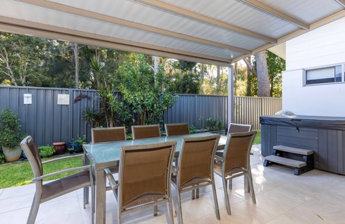 Callala Bay Maison | Bay Gem - Pet Friendly with Spa