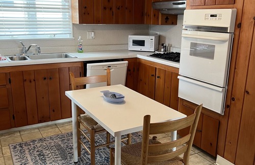 Avon Maison | Bay Head Colonial - around the corner from the beach!
