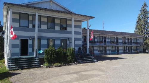 Timiskaming District Hôtel | Bay Lake Inn - Frontiersman Motel