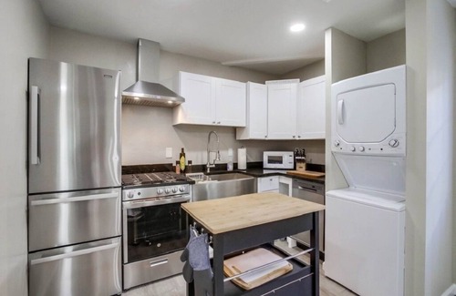 Bay Park Maison | BAY PARK - NEW / SUPER CLEAN / MODERN AND COOL 2 BEDROOM DETACHED FURNISHED HOME