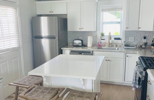 Waveland Maison | Bay Sunset Retreat-Walk to Nantasket beach- Charming 3-bedroom house