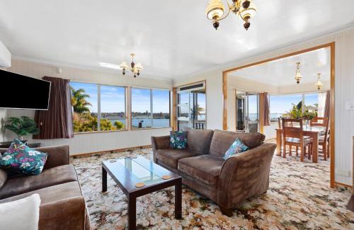 Maungatapu Maison | Bay View Gardens - Tauranga Holiday Home
