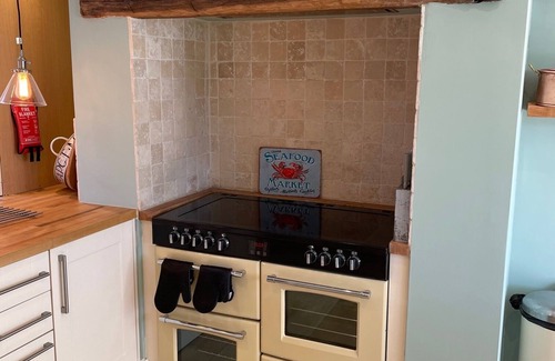 Sewerby Maison | Bay View House, Luxury Coastal Retreat, Sea Views , Hot Tub and Private Parking