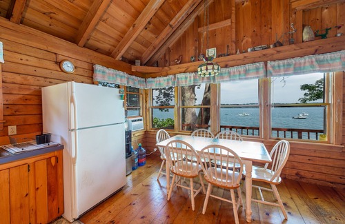 Harpswell Cabine | Bay-View. Waterfront Log cabin on the bay. Pet Friendly.