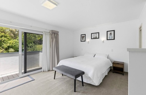 Pohara Maison | Bay Vista Retreat