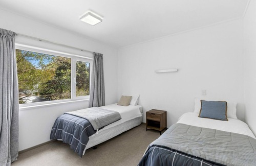 Pohara Maison | Bay Vista Retreat