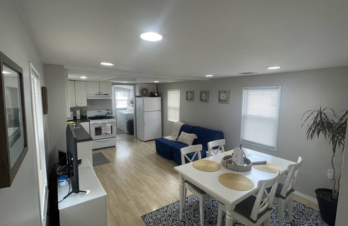 Ship Bottom Maison | Bay2Beach-Single Family Home Beautiful Sunsets on the Bay-Block to the Beach