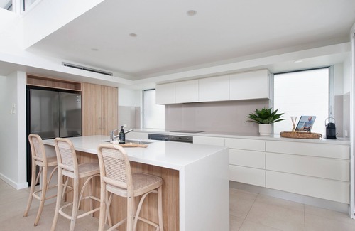Corlette Maison | Baydream on the Beach - With Breathtaking Water Views