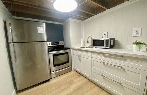 Bluewater Appartement | Bayfield Retreat 15min From Grand Bend Pool Hot tub Full Kitchen #9