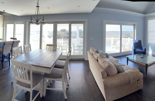 Avalon Maison | Bayfront Beauty - Delightful 6-bedroom house with AC in Avalon
