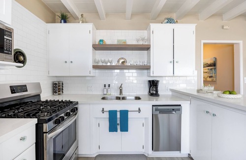 Balboa Peninsula Maison | Bayfront Condo w/ Dock Access + Patio | Walk to Beach, Surf & Newport Dining