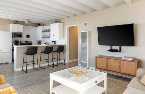 Balboa Peninsula Maison | Bayfront Condo w/ Dock Access + Patio | Walk to Beach, Surf & Newport Dining