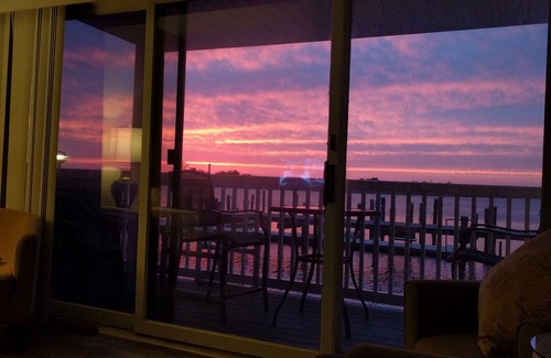 North End Maison | Bayfront Escape: 2-Bedroom Condo with Spectacular Bay Views in Ocean City, NJ!