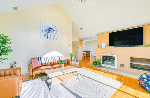 Patchogue Maison | Bayfront Home in Patchogue with Deck and Fishing Dock