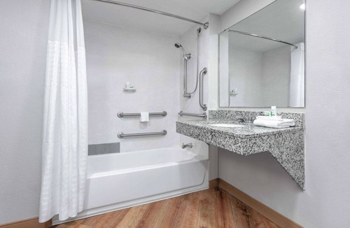 North Loop Hôtel | Baymont by Wyndham Austin University Area