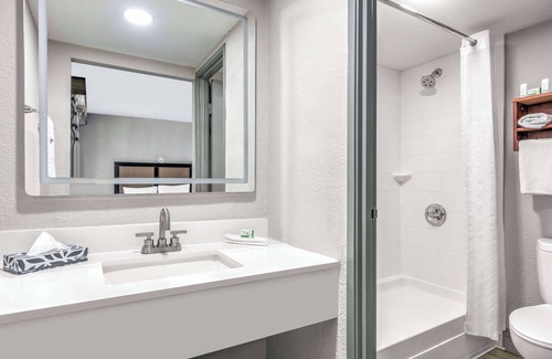 North Loop Hôtel | Baymont by Wyndham Austin University Area
