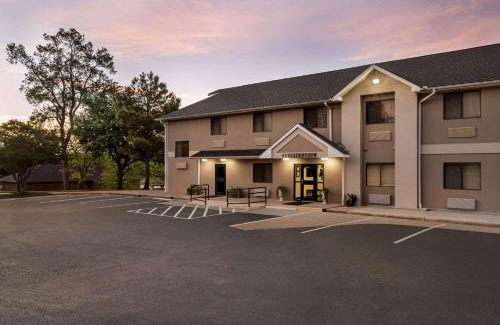 Hearne Hôtel | Baymont by Wyndham Hearne