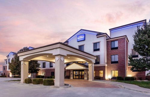 Pratt Hôtel | Baymont by Wyndham Pratt