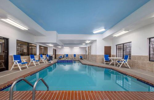 Pratt Hôtel | Baymont by Wyndham Pratt
