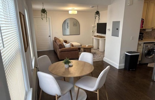 Bayonne Appartement | Bayonne 2BR: 15 Min to NYC, Pets OK, Parking Available