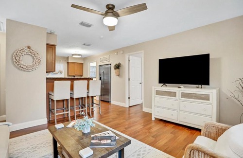 Ballast Point Maison | Bayshore Bungalow